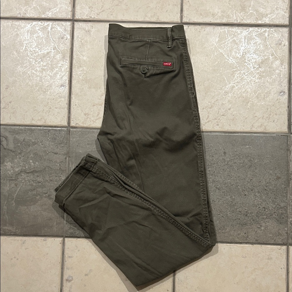 Levi's Men's Dark Green Chinos